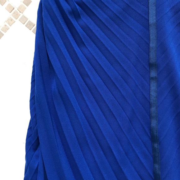 HALSTON HERITAGE size 2 gorgeous blue dress - Picture 2 of 5